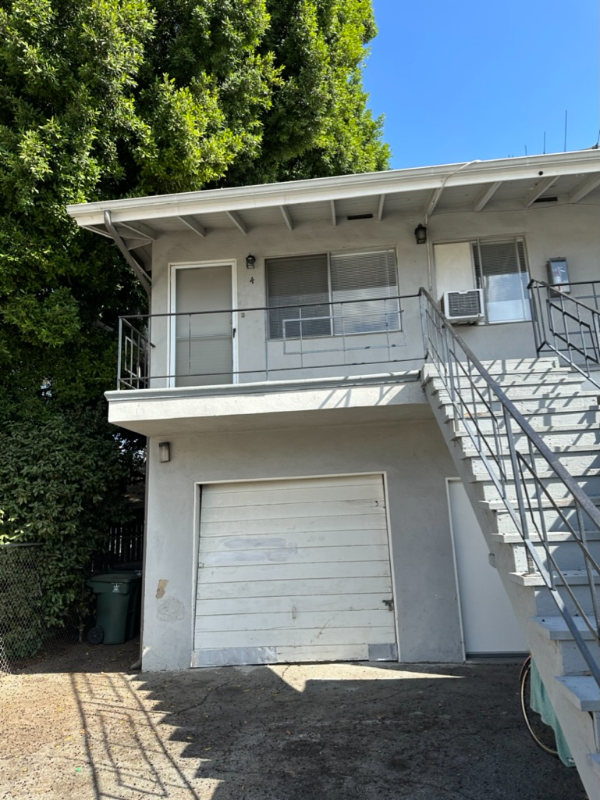 96 N Oak Ave #4 - Photo 2 of 12