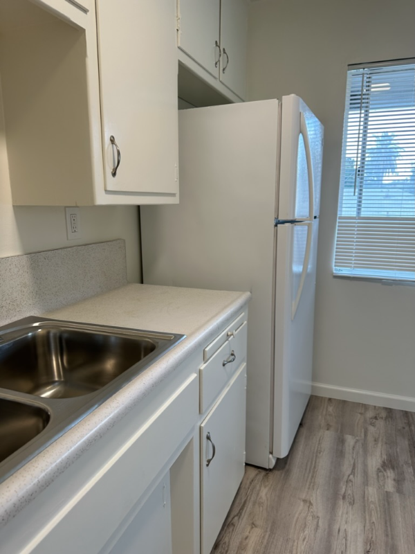 96 N Oak Ave #4 - Photo 6 of 12