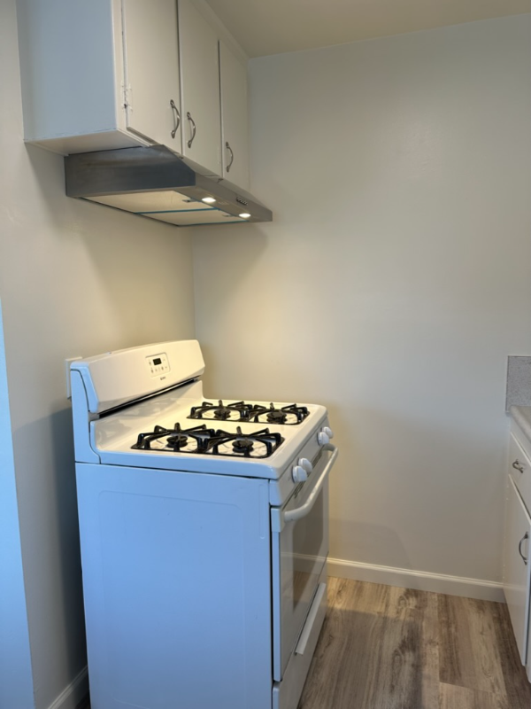 96 N Oak Ave #4 - Photo 7 of 12