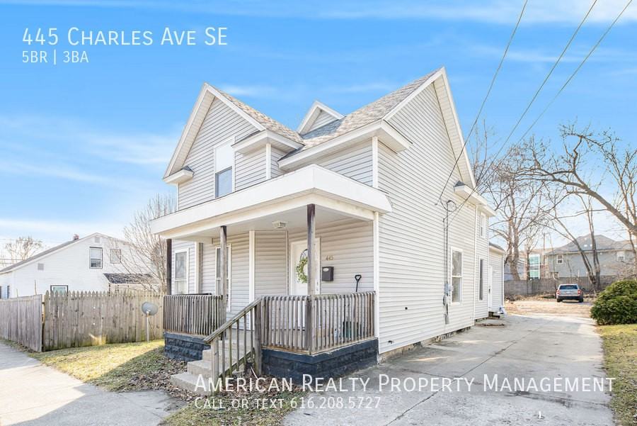 445 Charles Avenue Southeast - Photo 2 of 21