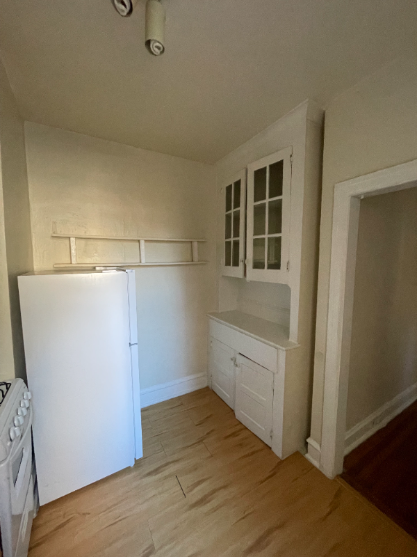 311 S 20th St #33 - Photo 3 of 10