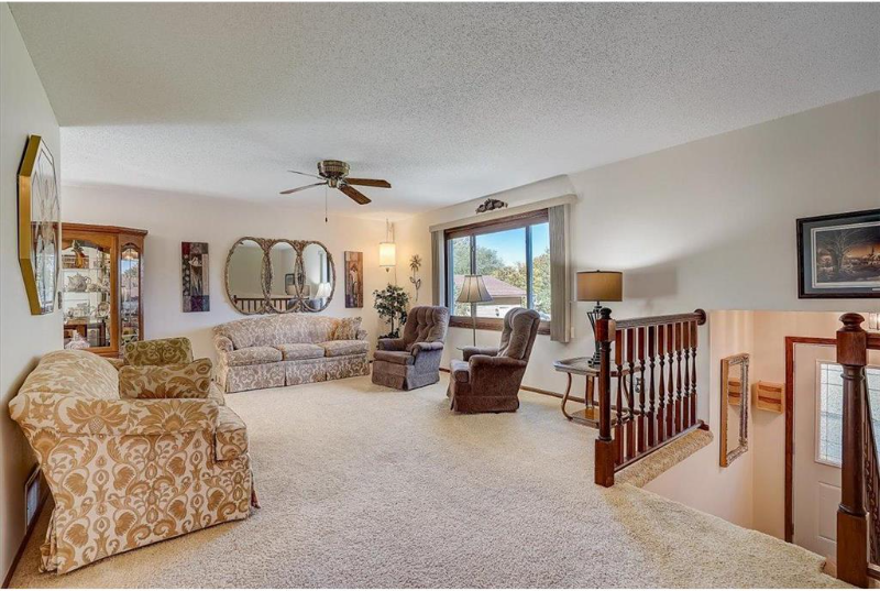 16142 Excelsior Ct - Photo 3 of 34