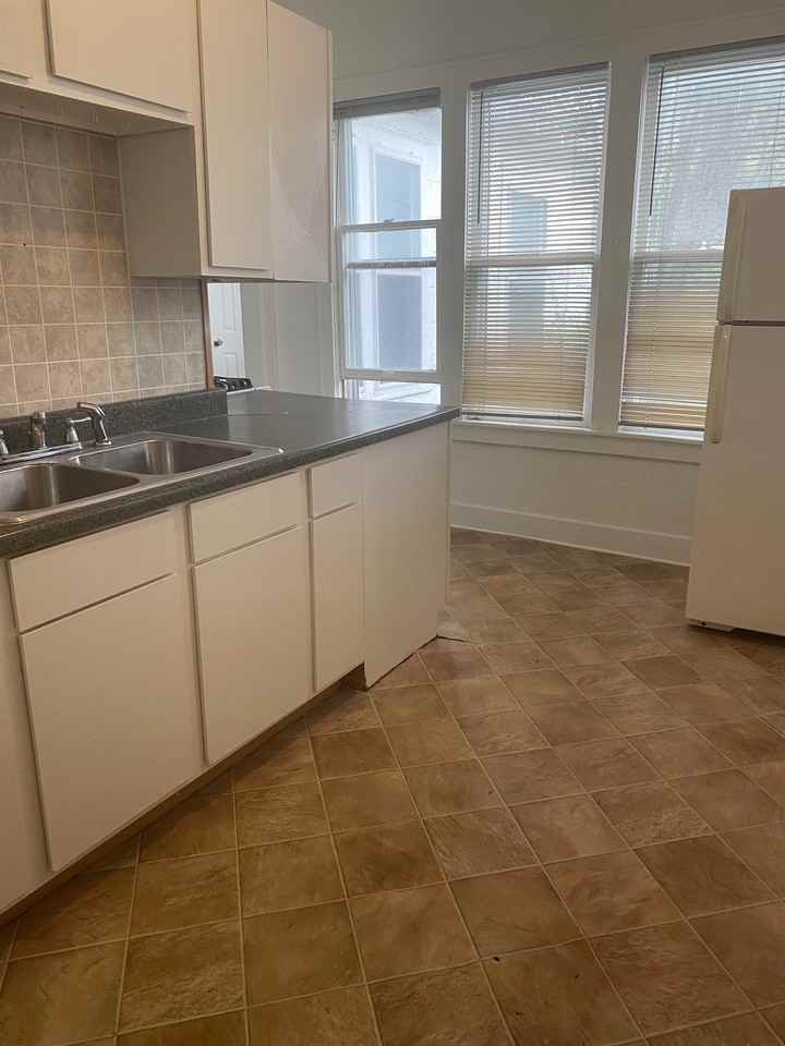 1617 Dorchester Ave #1 - Photo 4 of 11