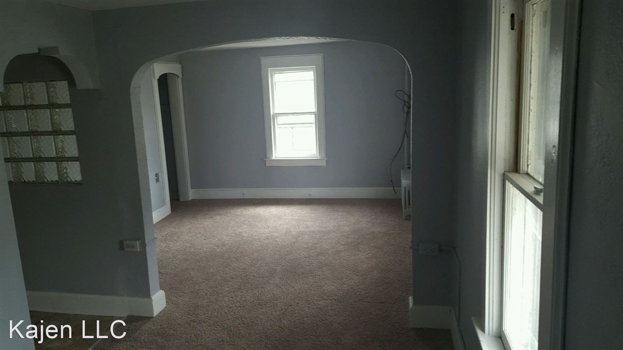 502 Oak Hill - Photo 3 of 6