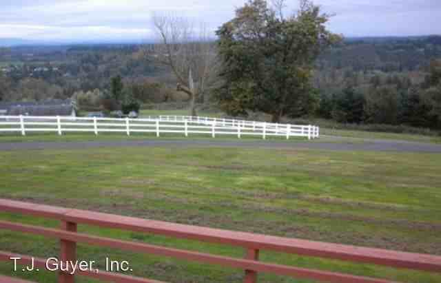 187 187 Parkland Dr - Photo 2 of 2