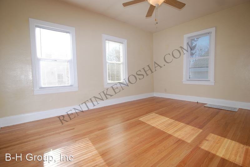 1010 45th St - Photo 2 of 16