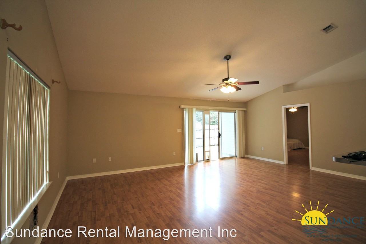 1003 John Wayne Cir - Photo 2 of 10