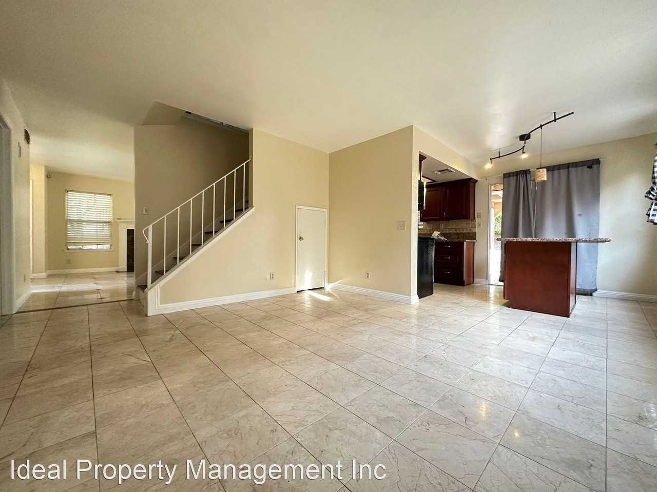 10742 Essex Pl - Photo 3 of 16