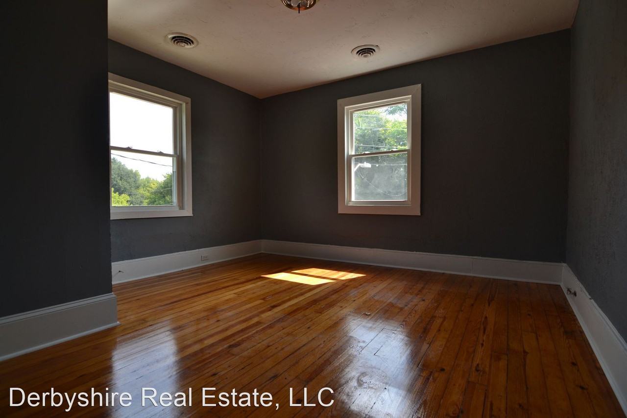 527 10th Street - Photo 2 of 8