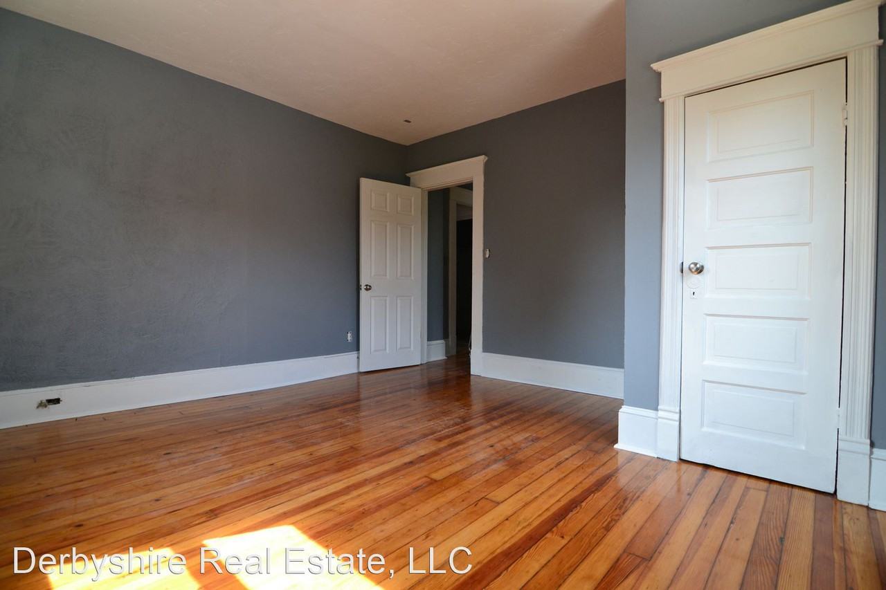 527 10th Street - Photo 3 of 8