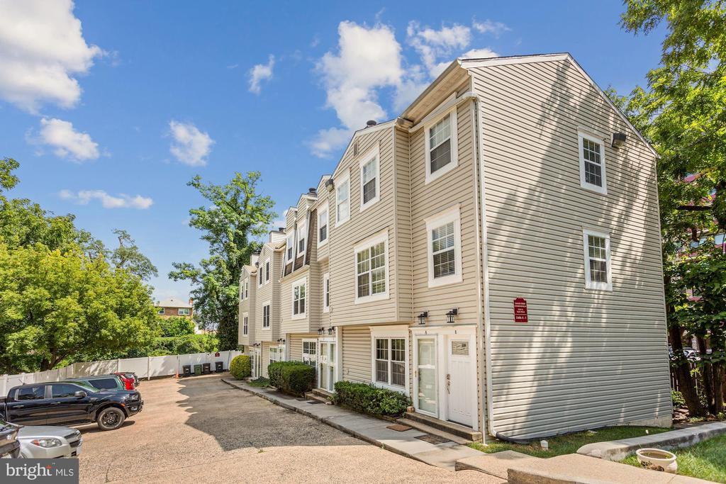 2135 N Taylor St #F - Photo 3 of 24