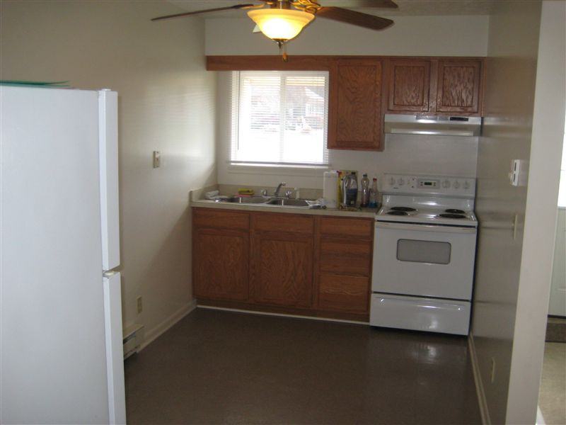 180 W Lake Lansing Rd - Photo 2 of 4