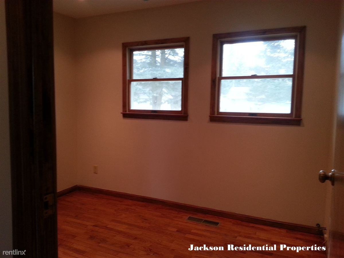 112 Mcconnell Dr - Photo 3 of 14