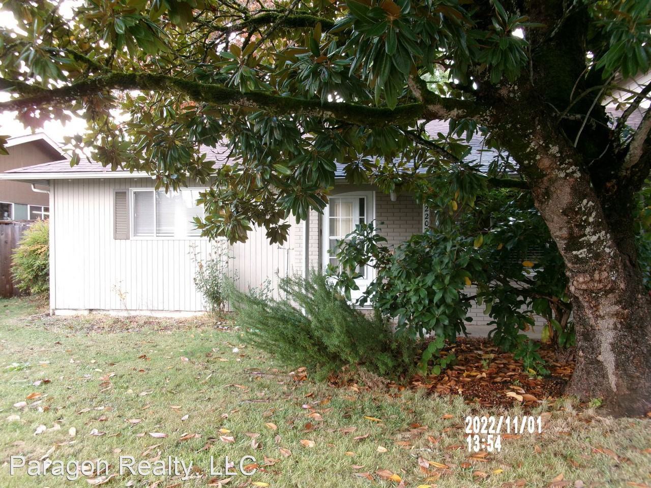 2207 Applegate St - Photo 2 of 15