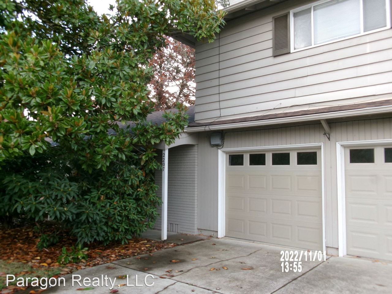 2207 Applegate St - Photo 3 of 15