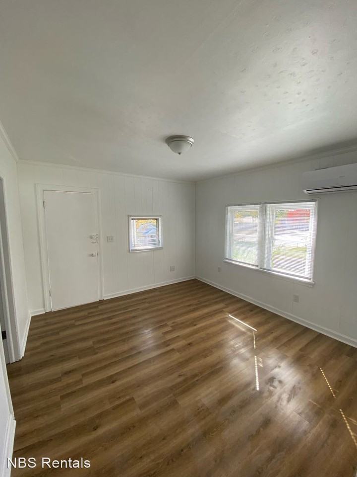 1026 7th St - Photo 2 of 6