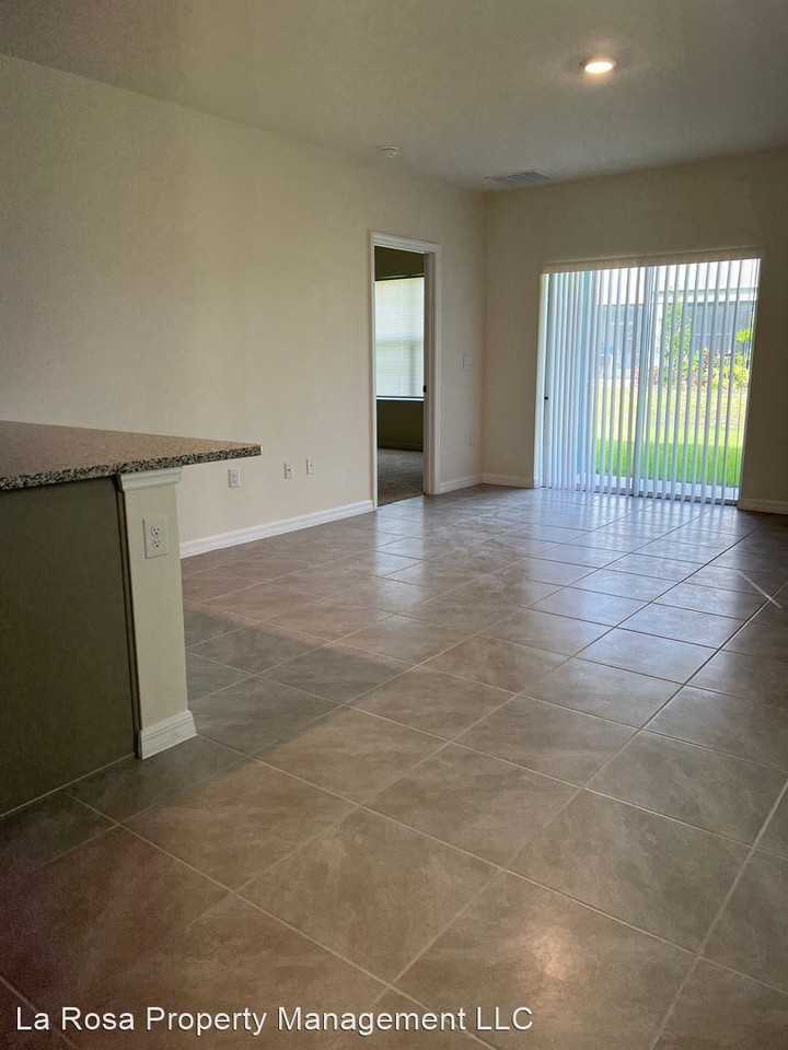 341 Caryota Ct - Photo 3 of 4