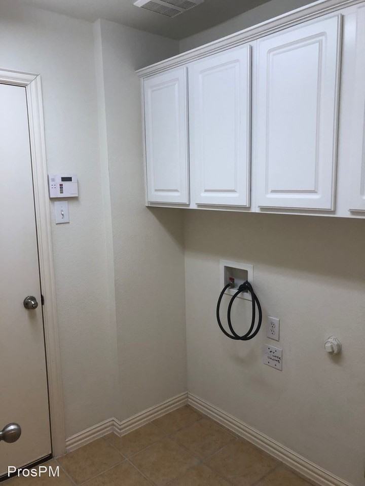 1161 Mission Ln - Photo 3 of 23