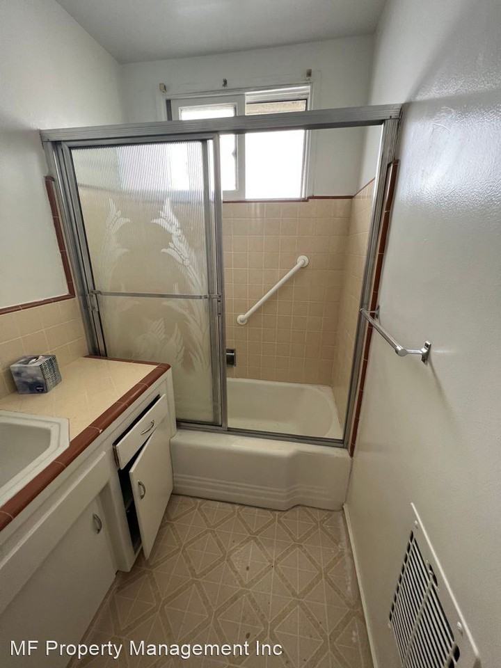 1033 S. Bedford St. - Photo 2 of 10