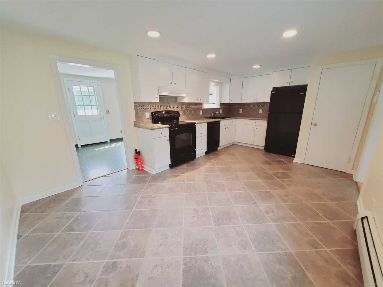 46 Houston Ter - Photo 3 of 14