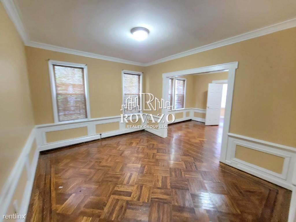 238 Leslie St - Photo 3 of 9