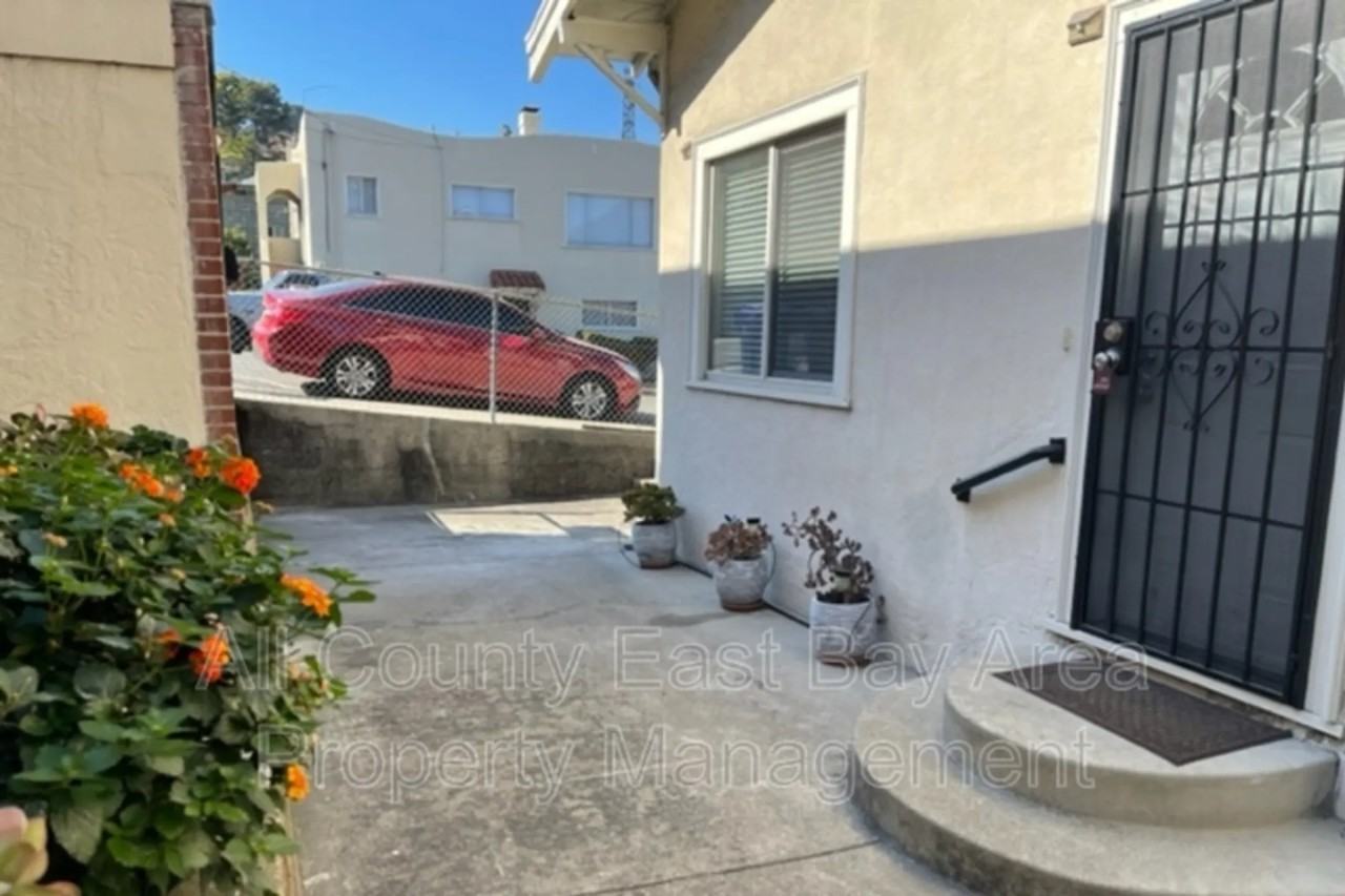 815 6th Ave - Photo 2 of 21