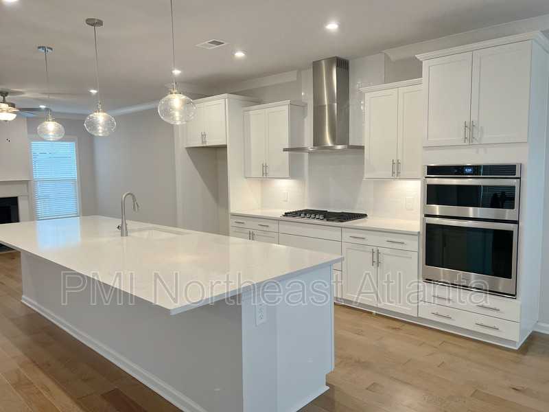 794 Atwood Ln - Photo 3 of 19