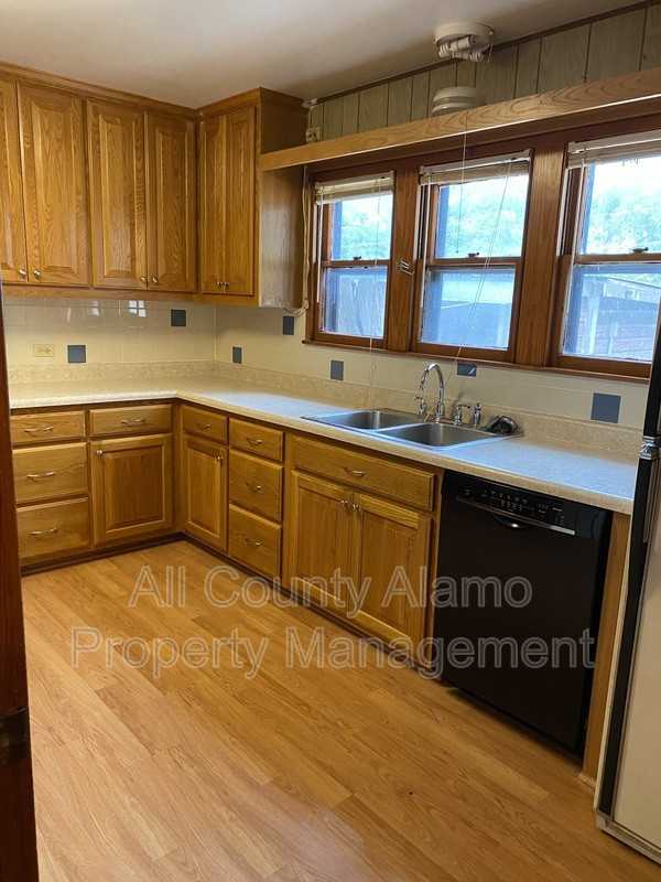 301 Aero Ave - Photo 5 of 10