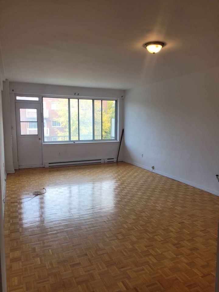 6380 Avenue Somerled #207 - Photo 2 of 7