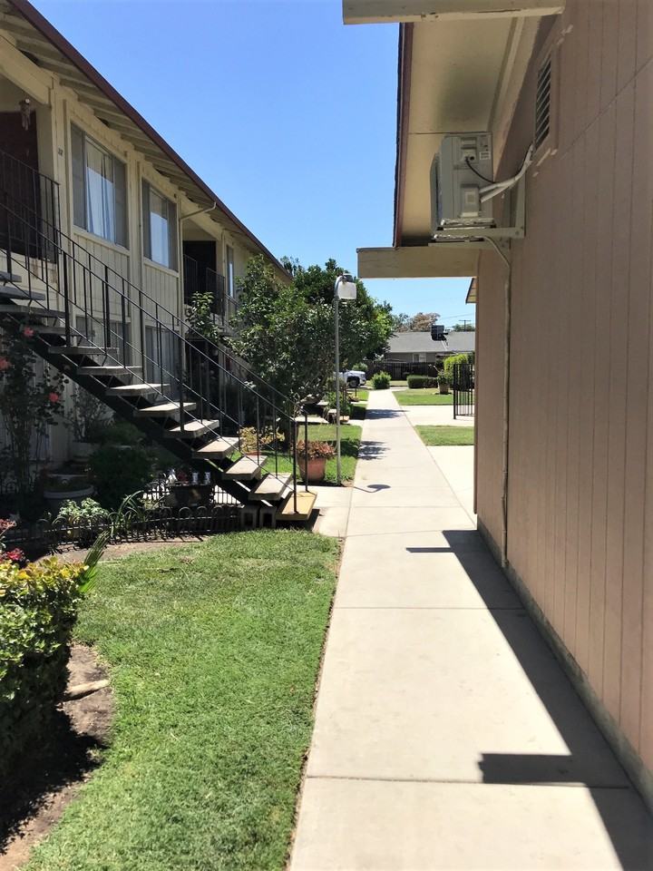 2852 Elmwood Ave - Photo 3 of 6