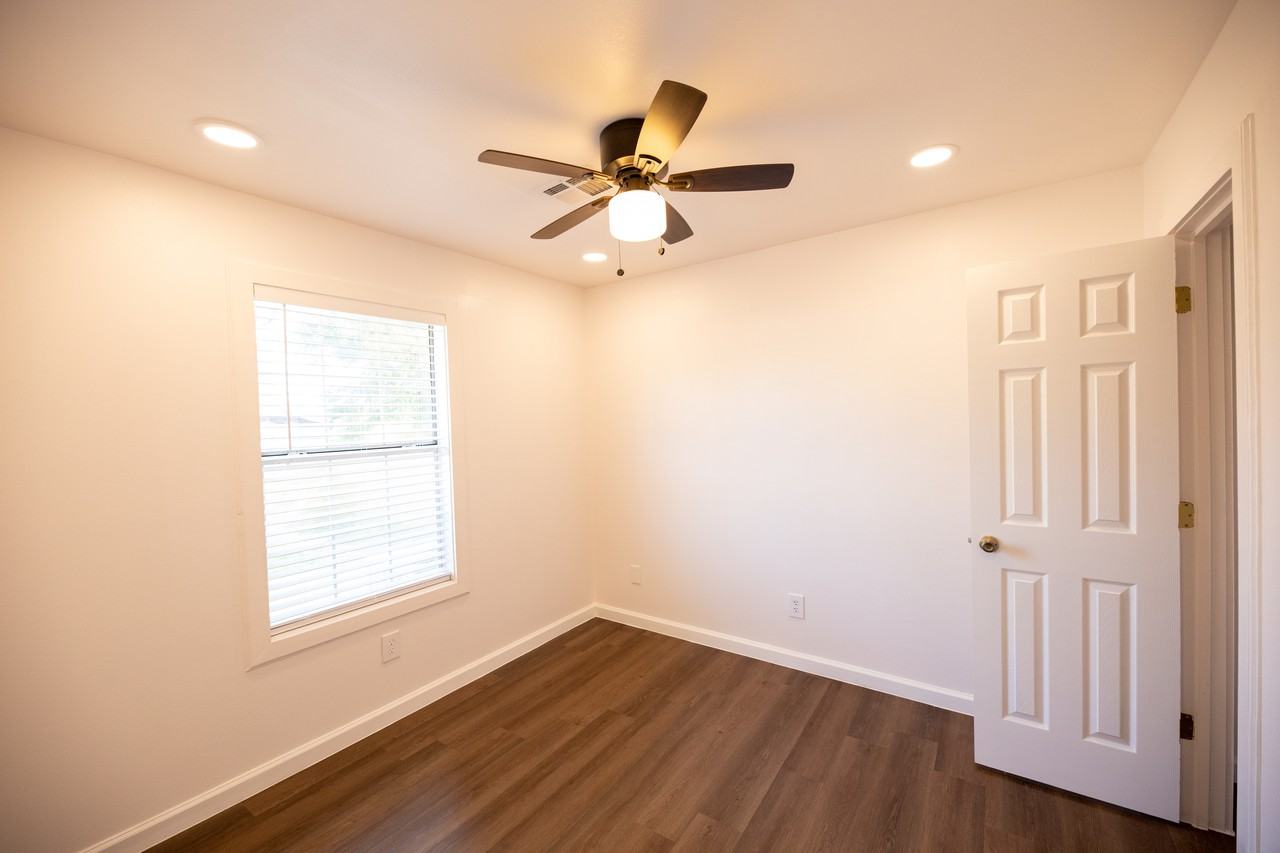 7917 Nelson Rd - Photo 3 of 9