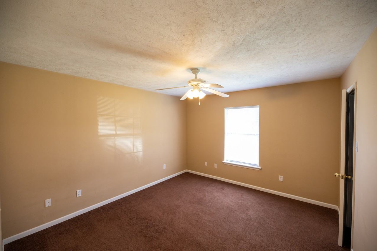 1812 Esther Dr - Photo 2 of 7