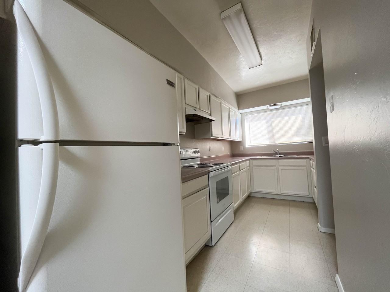 110 W Delano St - Photo 3 of 15