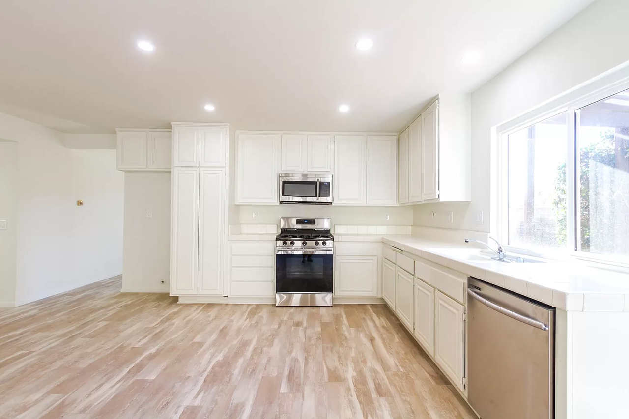 966 Goldenrod Drive - Photo 5 of 21