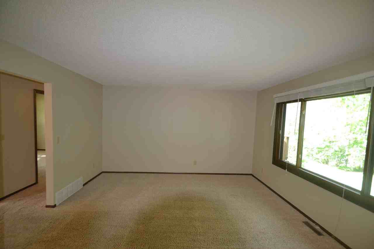 6300 Zealand Ave N - Photo 2 of 13