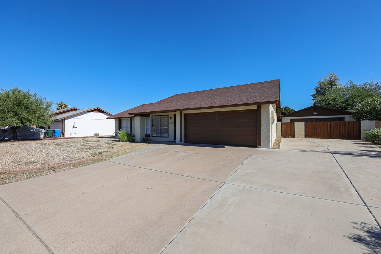 18225 N 38th Dr - Photo 2 of 26