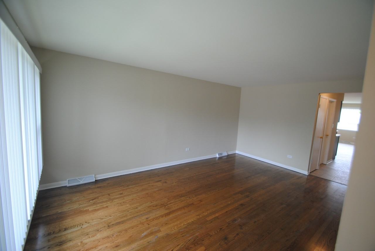 3832 Berwyn Ave - Photo 3 of 7