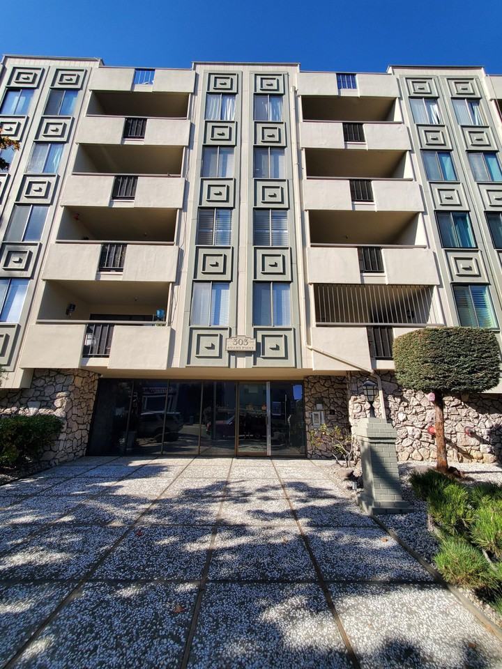 303 Adams St #207