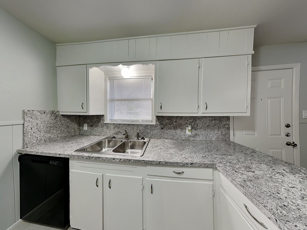 706 Lilly St - Photo 2 of 19