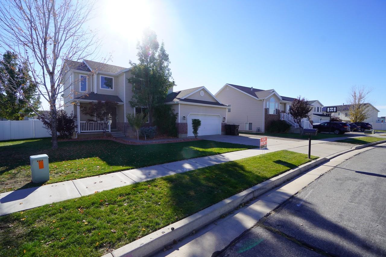 3847 W 800 S - Photo 3 of 37