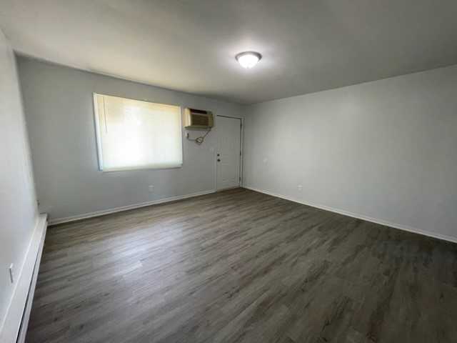 113 Harbor Dr - Photo 3 of 9