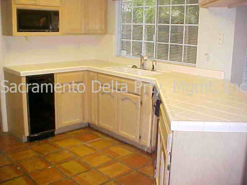 910 Cobble Shores Dr - Photo 3 of 8