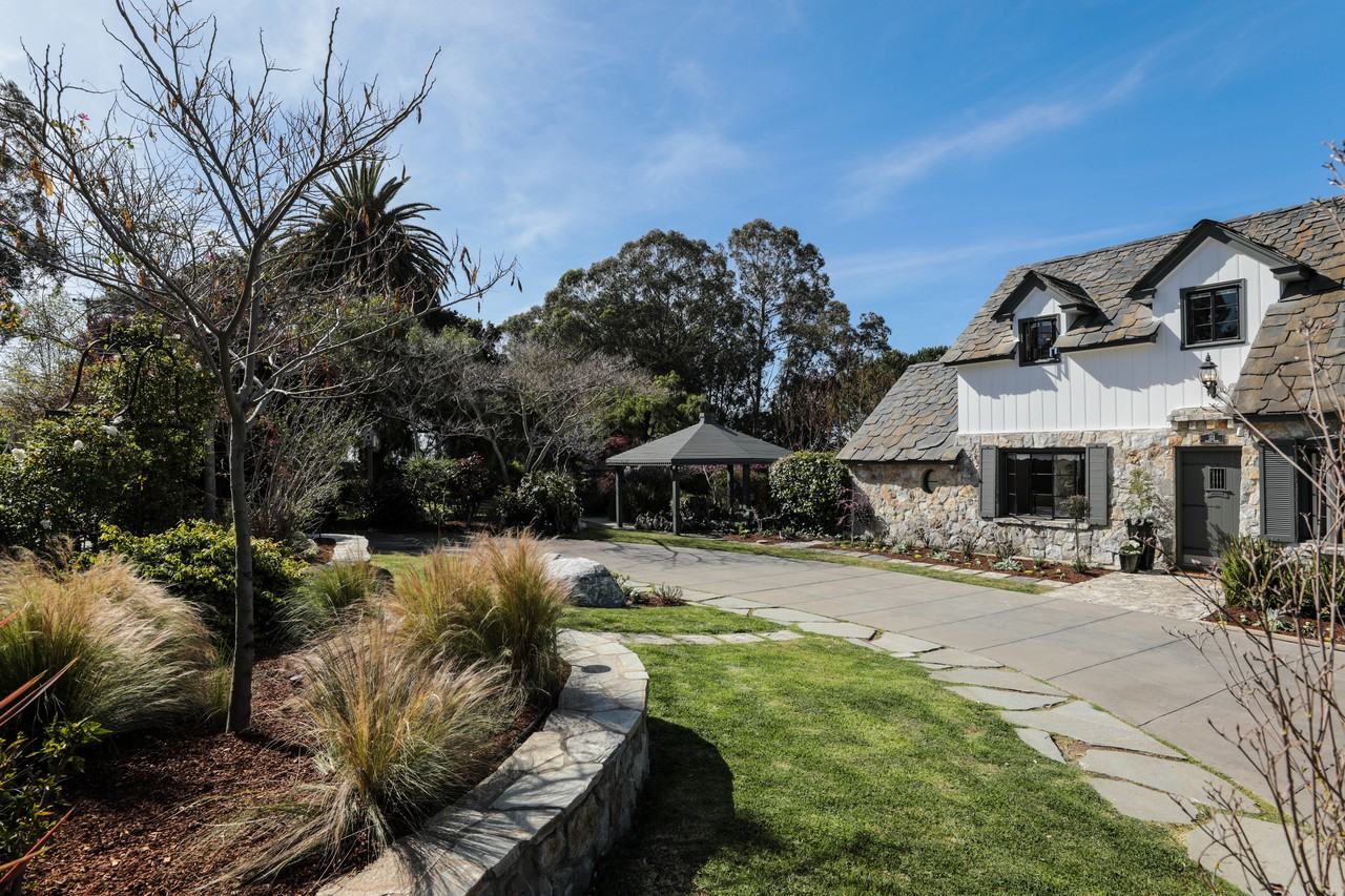 201 Ocean View Ave - Photo 3 of 26