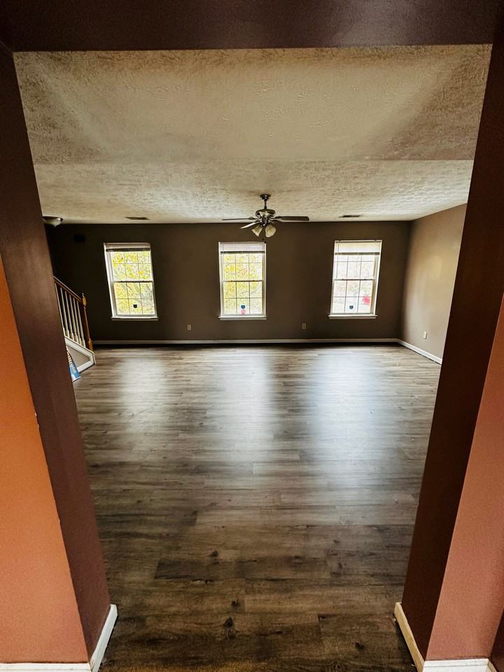 3686 Laredo Dr - Photo 3 of 11