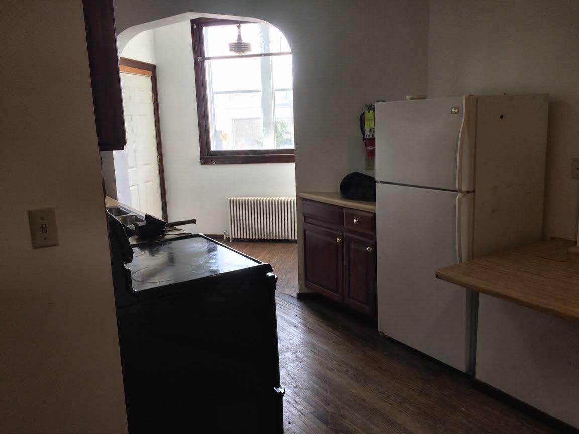 503 12th Street East - Photo 2 of 8