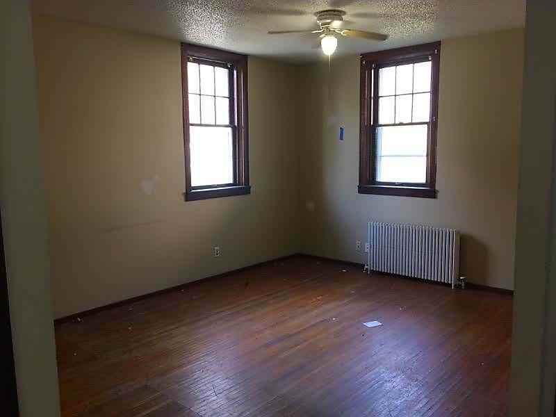 503 12th Street East - Photo 4 of 8