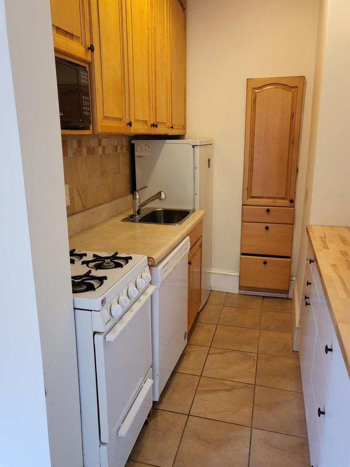 733 Argonne Ave Ne #3 - Photo 3 of 7