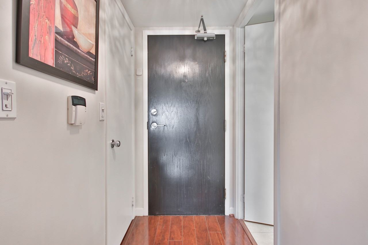 Yonge St & Bloor St W #3007 - Photo 3 of 18