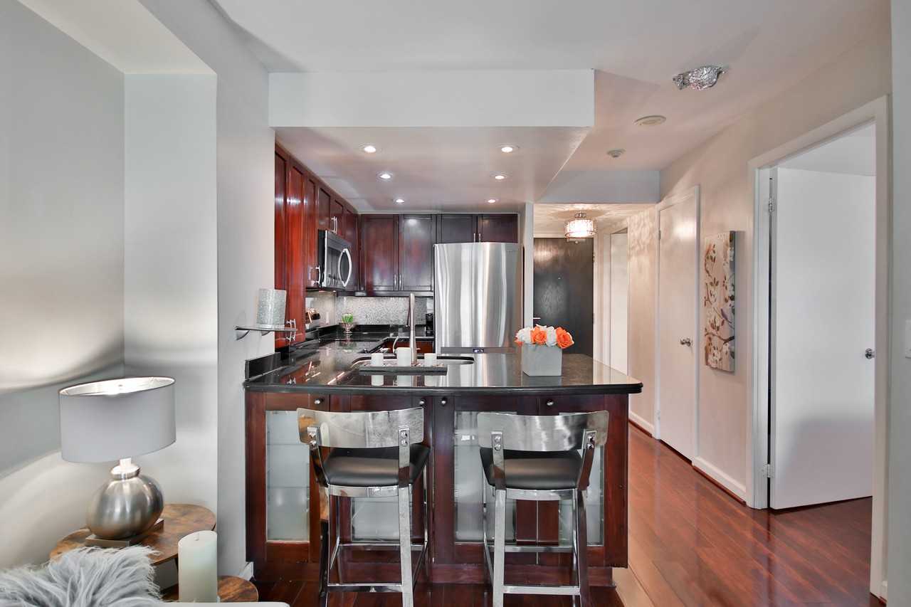 Yonge St & Bloor St W #3007 - Photo 6 of 18