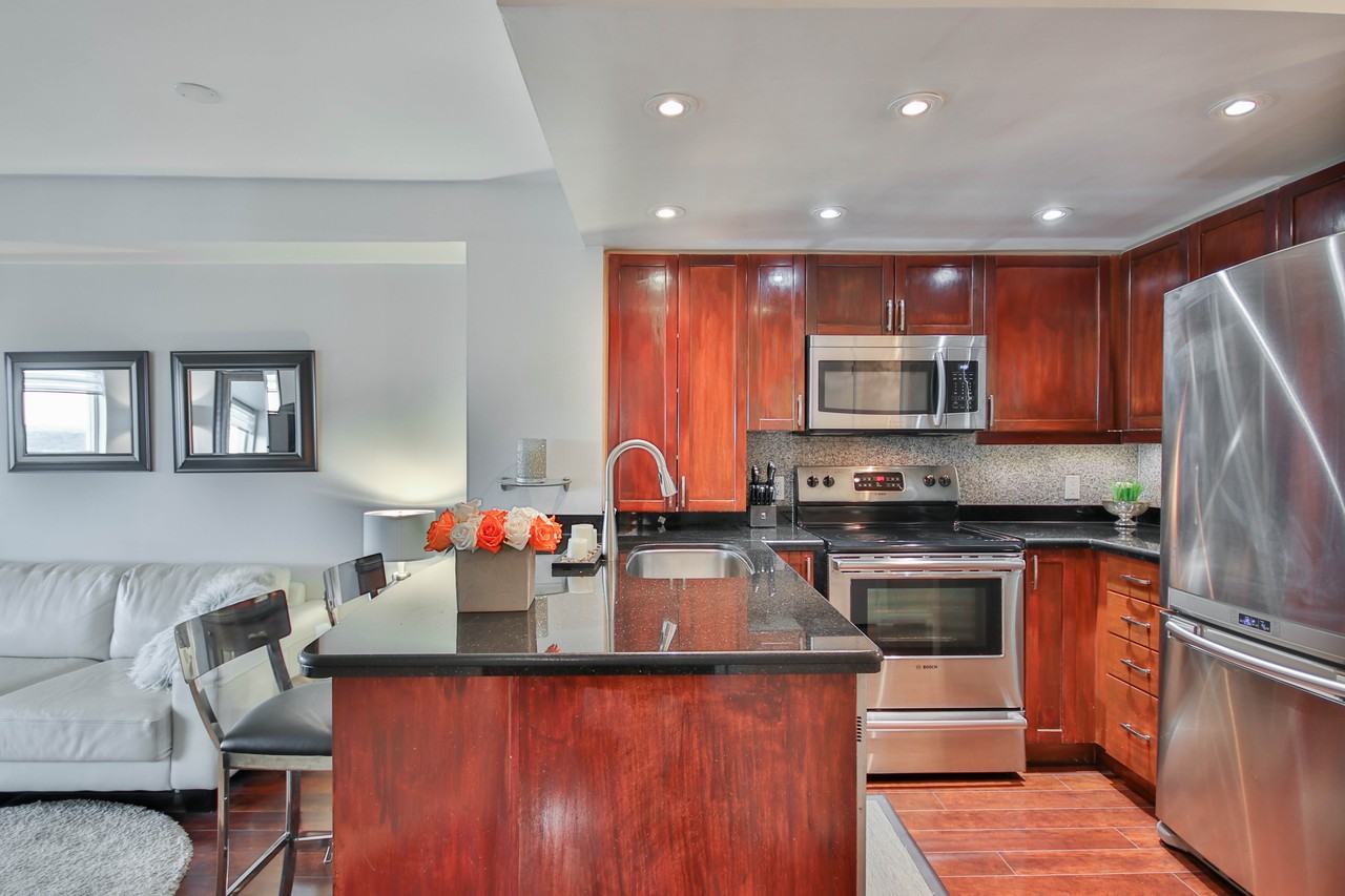 Yonge St & Bloor St W #3007 - Photo 5 of 18